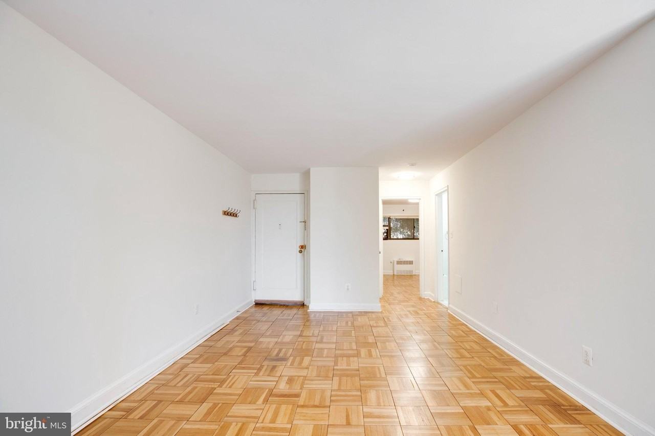 1565 N Colonial Ter #204Z - Photo 2 of 25