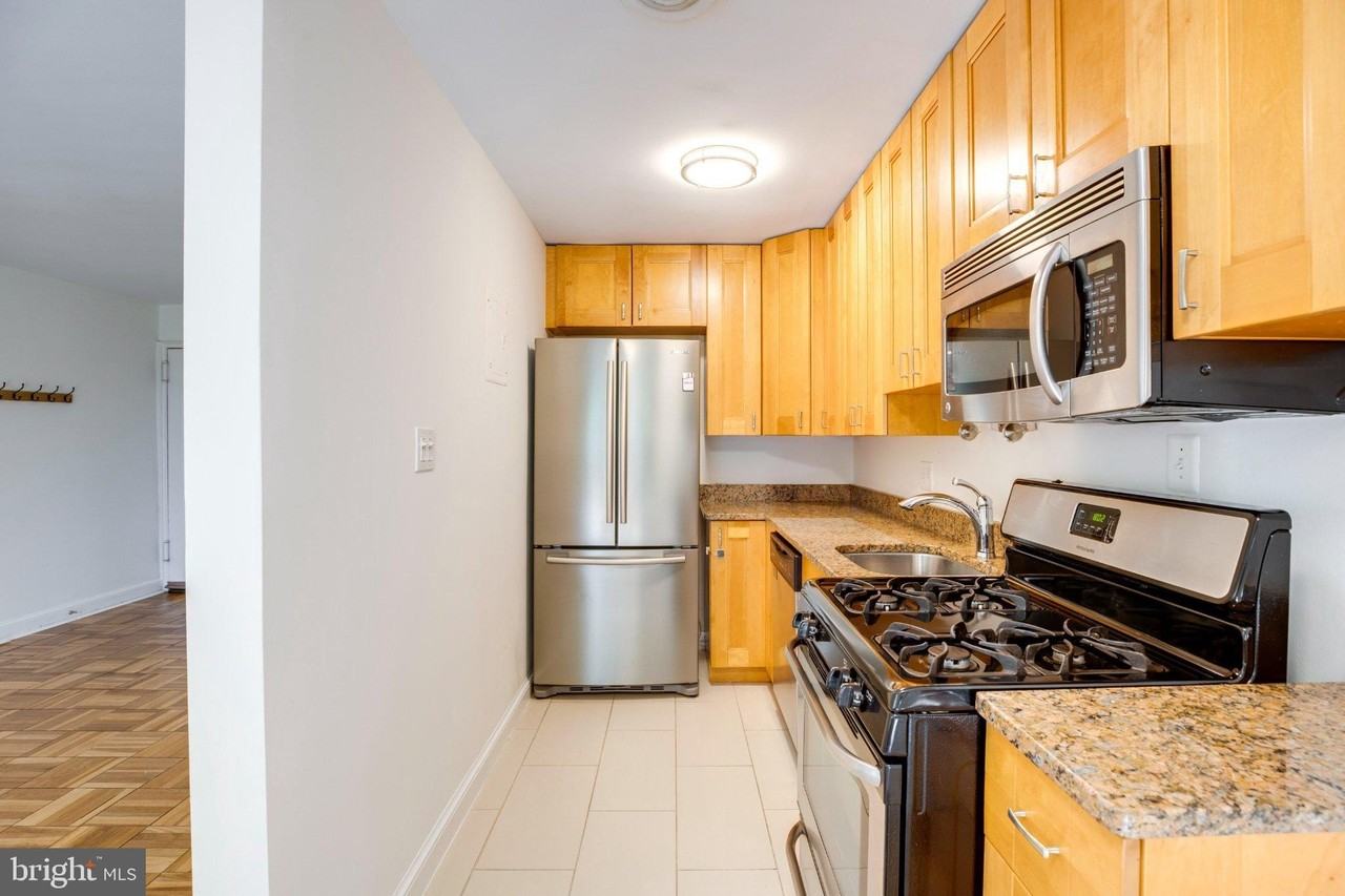 1565 N Colonial Ter #204Z - Photo 7 of 25