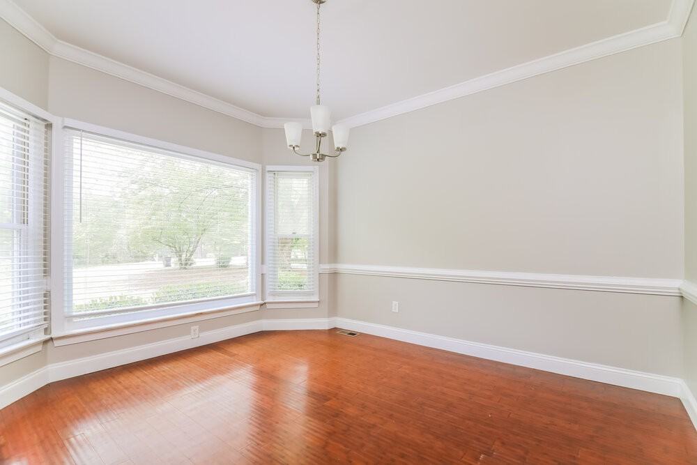 5004 Rossmore Dr - Photo 6 of 18