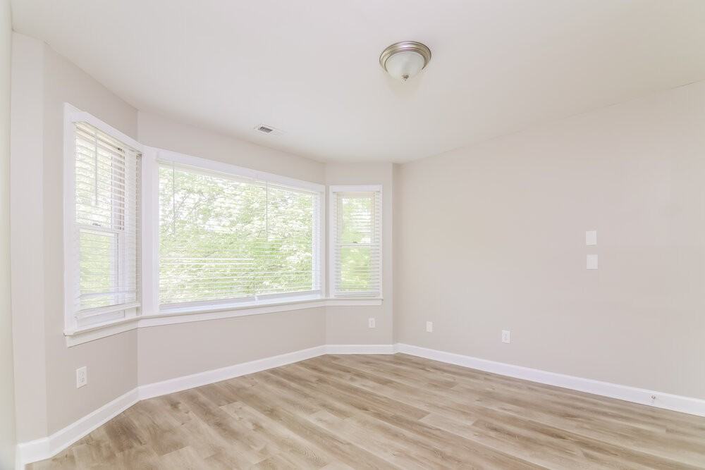5004 Rossmore Dr - Photo 7 of 18
