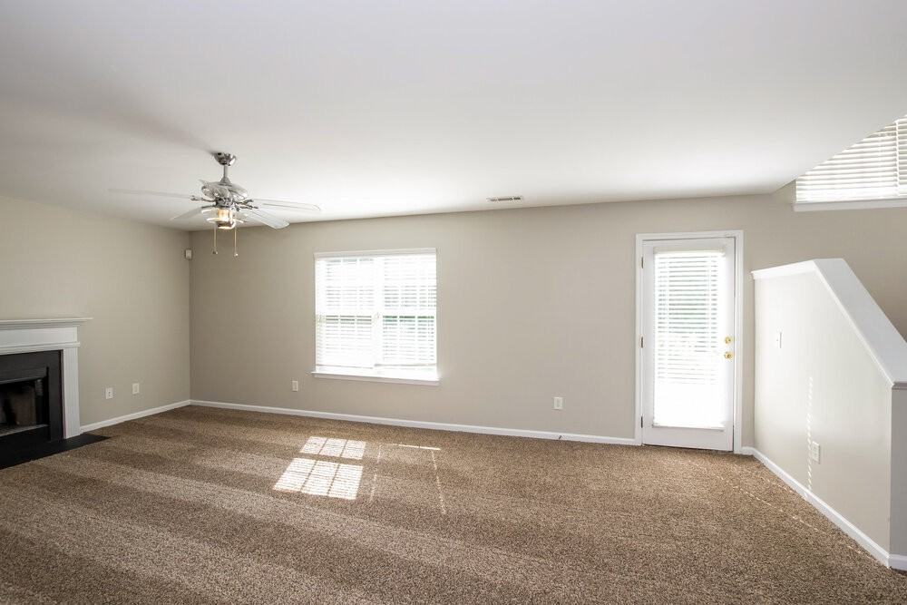 6315 Elliott Dr - Photo 4 of 18