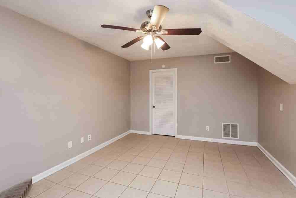 5181 Galbraith Cir - Photo 5 of 18