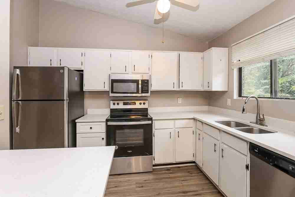 5181 Galbraith Cir - Photo 7 of 18