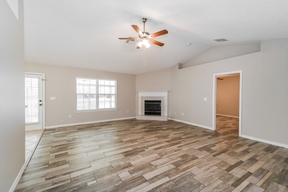 10459 Mcgirts Creek Dr - Photo 4 of 16