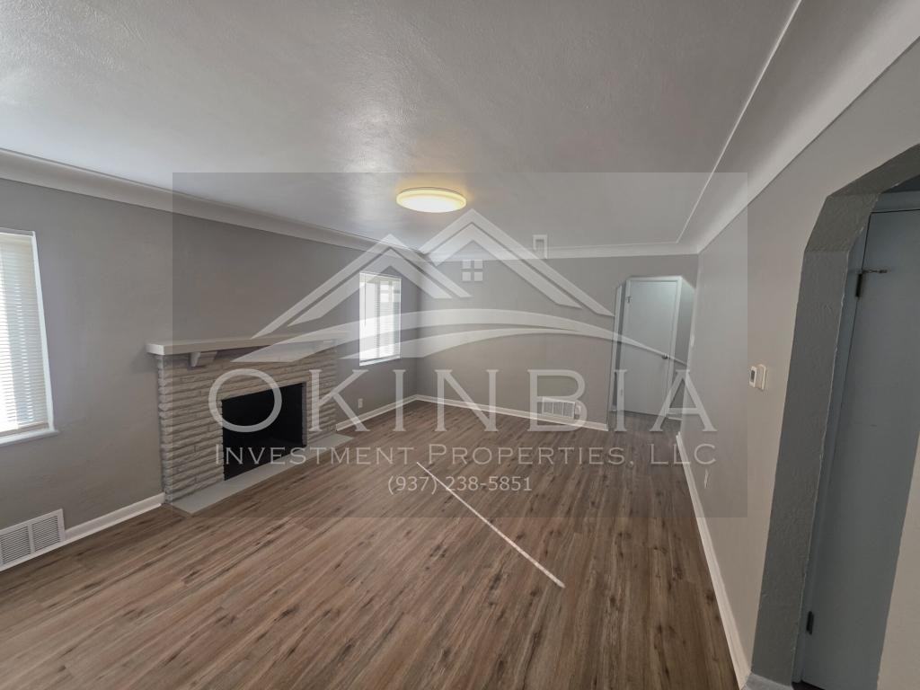 2826 Oxford Ave - Photo 3 of 36