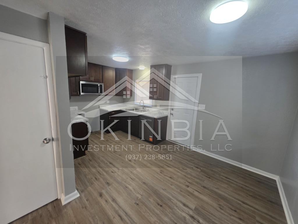 2826 Oxford Ave - Photo 6 of 36