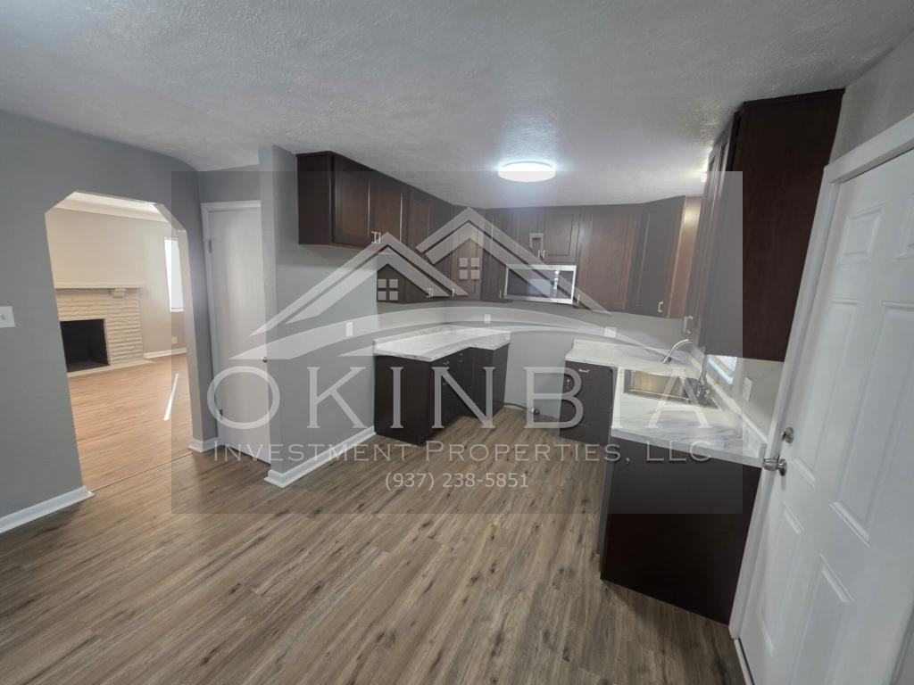 2826 Oxford Ave - Photo 7 of 36