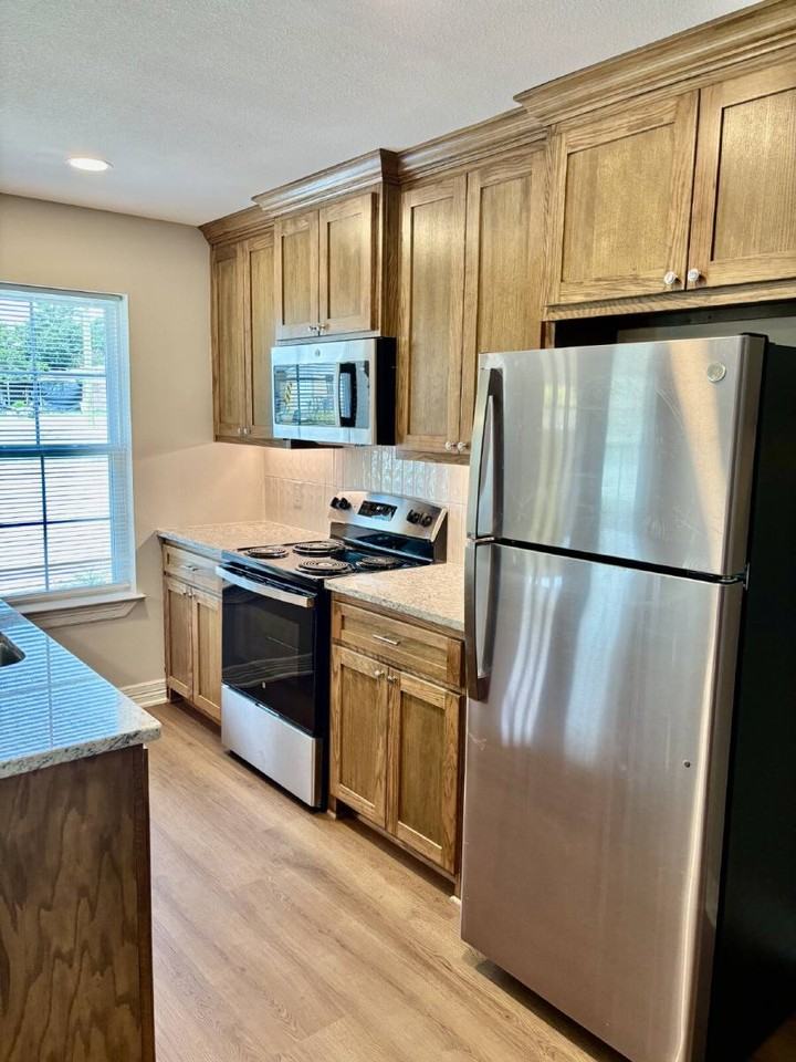 402 Lake Lamond Rd #B - Photo 3 of 15