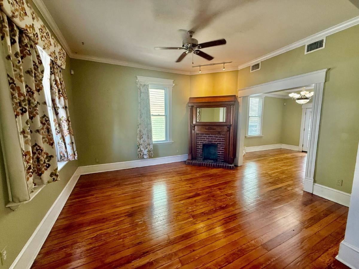 134 E 6th St - Photo 4 of 15