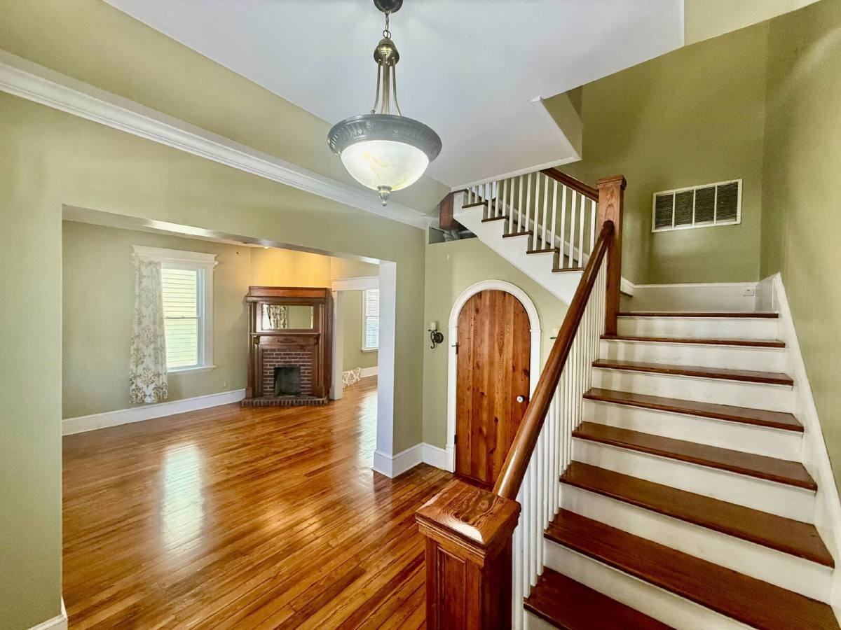 134 E 6th St - Photo 5 of 15