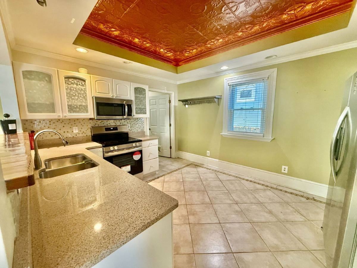 134 E 6th St - Photo 7 of 15