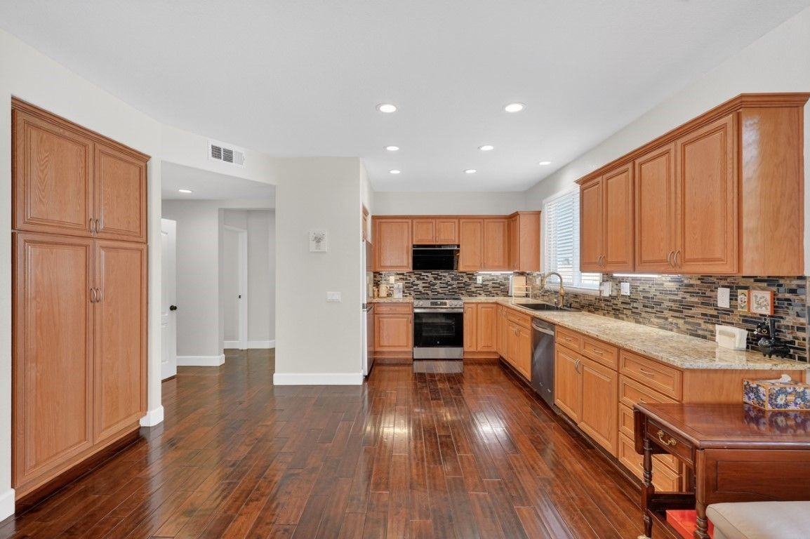 16561 Celadon Ct - Photo 4 of 15