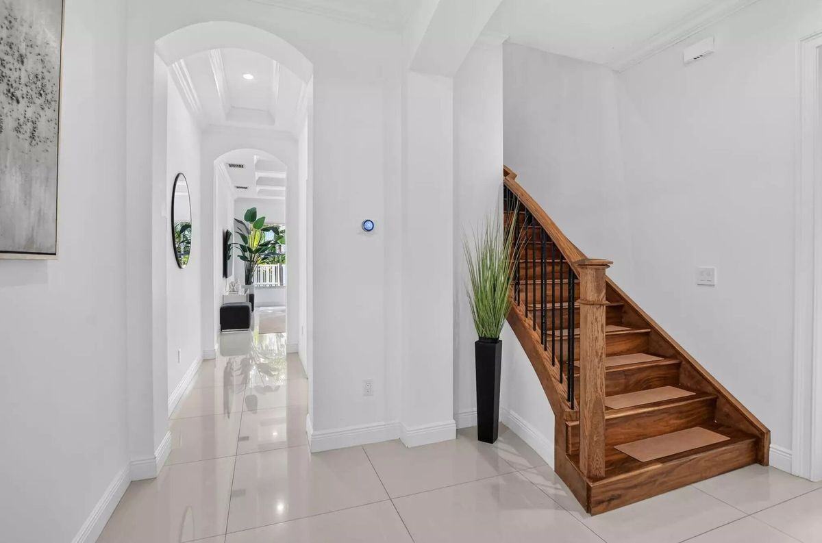 500 Ne Wavecrest Way - Photo 2 of 8