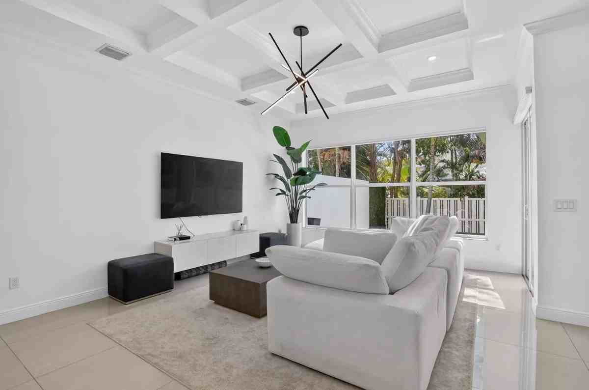 500 Ne Wavecrest Way - Photo 7 of 8