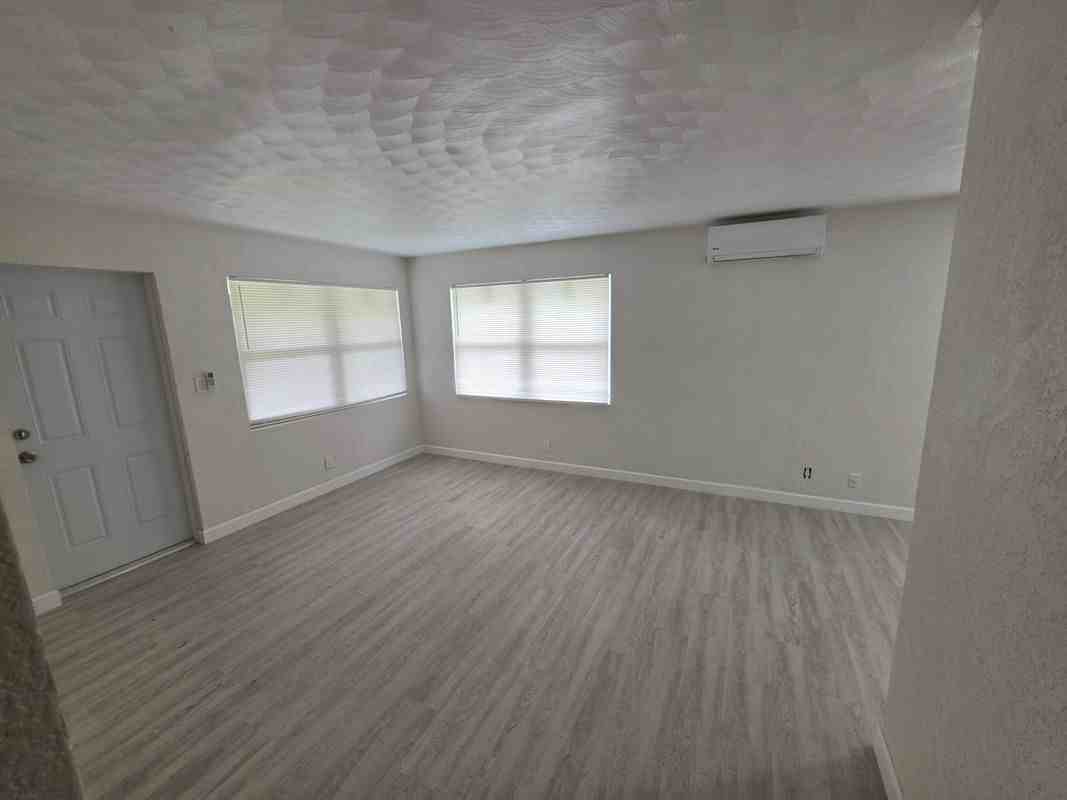 1235 NW 5TH 1-2 - Photo 5 of 11