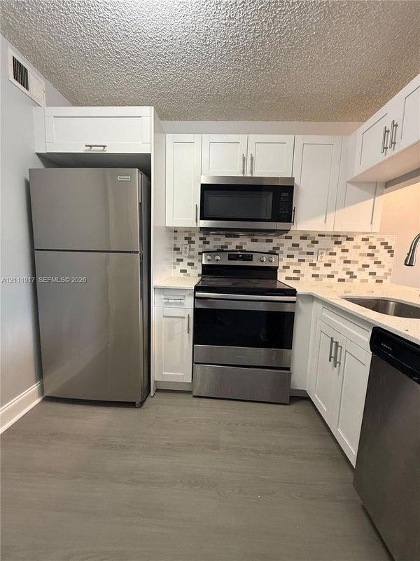 4107 Glenmoor Dr - Photo 2 of 9