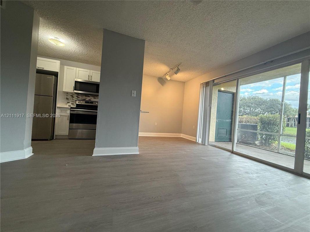 4107 Glenmoor Dr - Photo 3 of 9