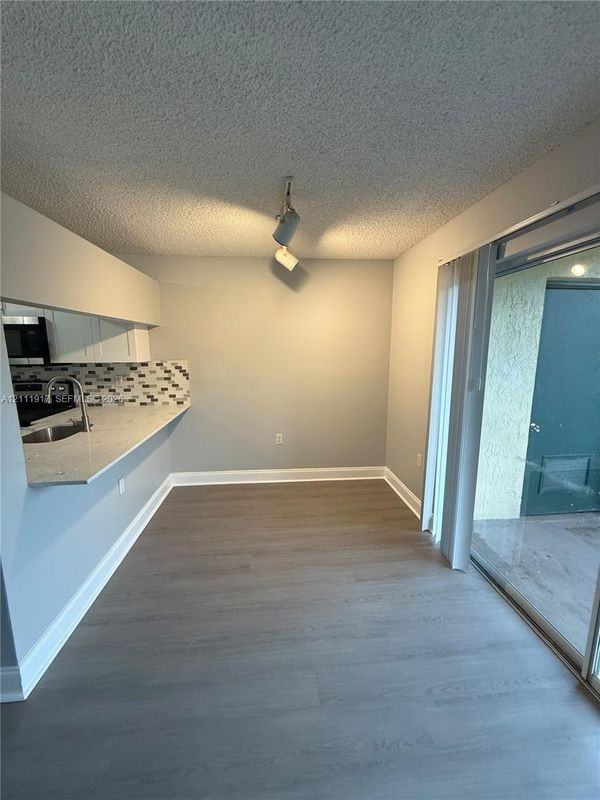 4107 Glenmoor Dr - Photo 7 of 9