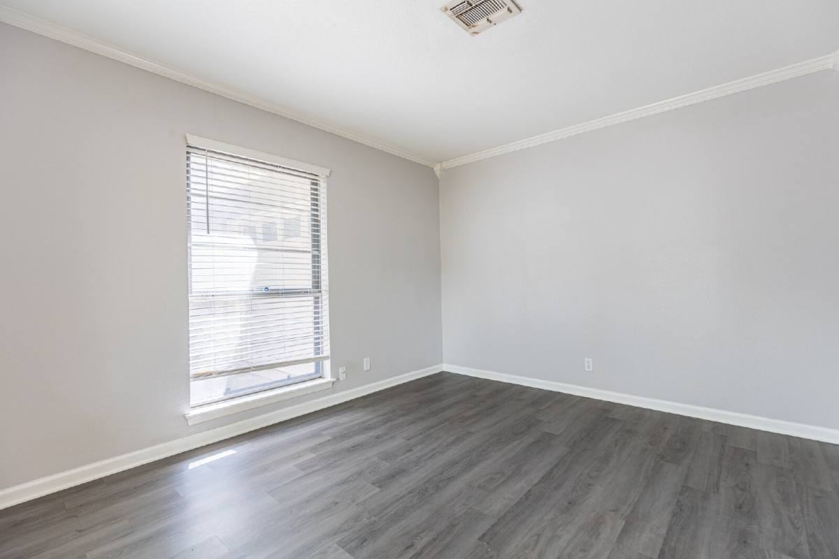 6714 Forest Haven St - Photo 5 of 20