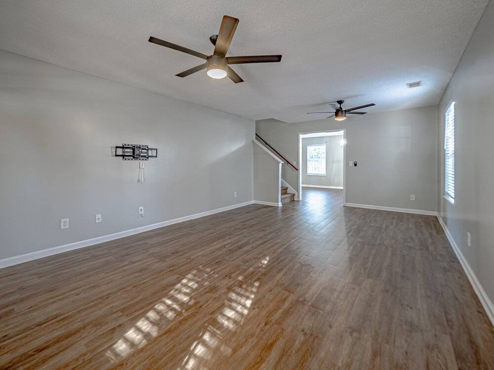 1755 Polaris Dr - Photo 7 of 20