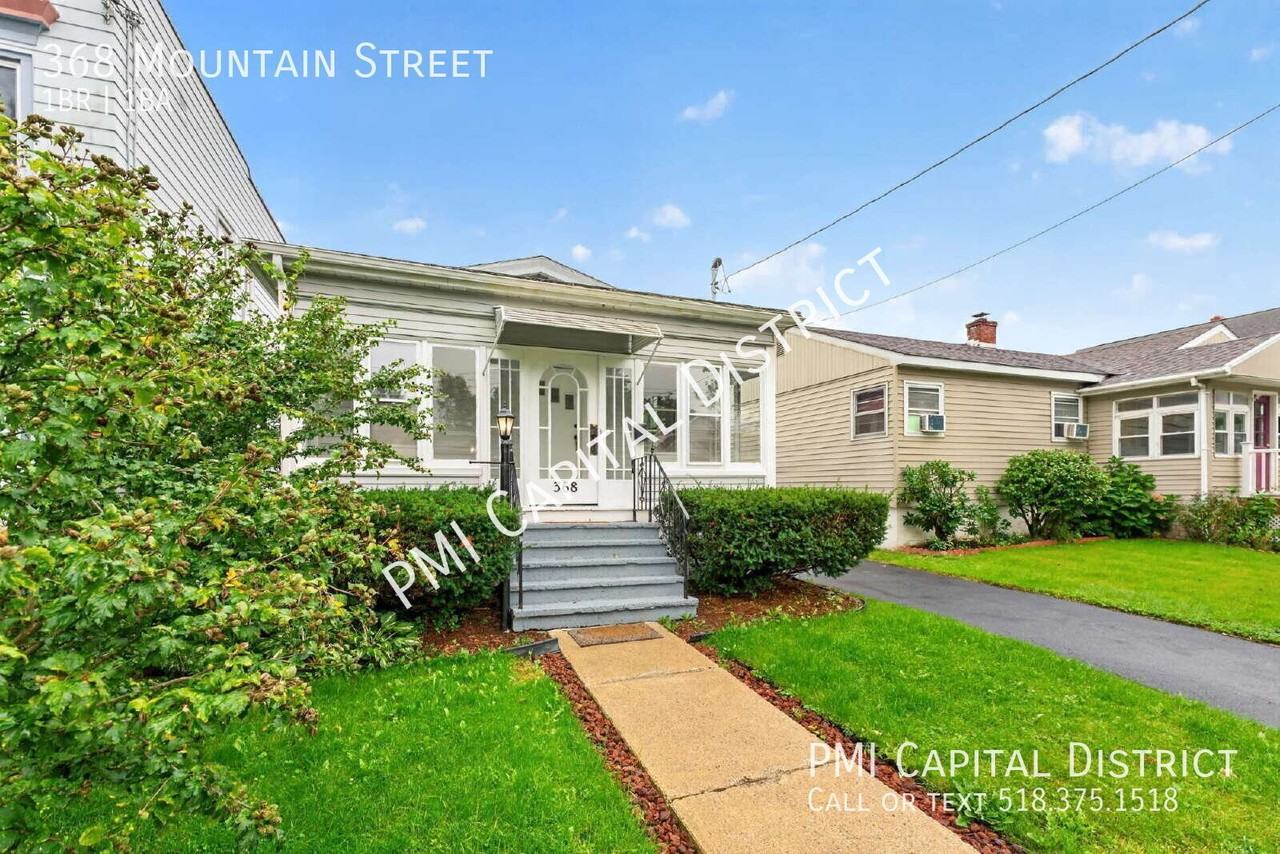 368 Mountain St - Photo 3 of 35