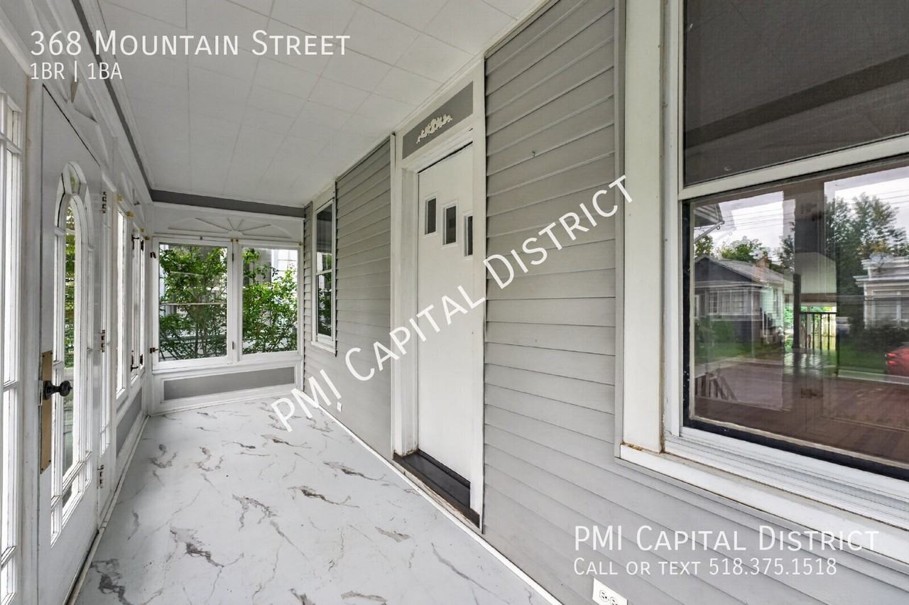 368 Mountain St - Photo 6 of 35