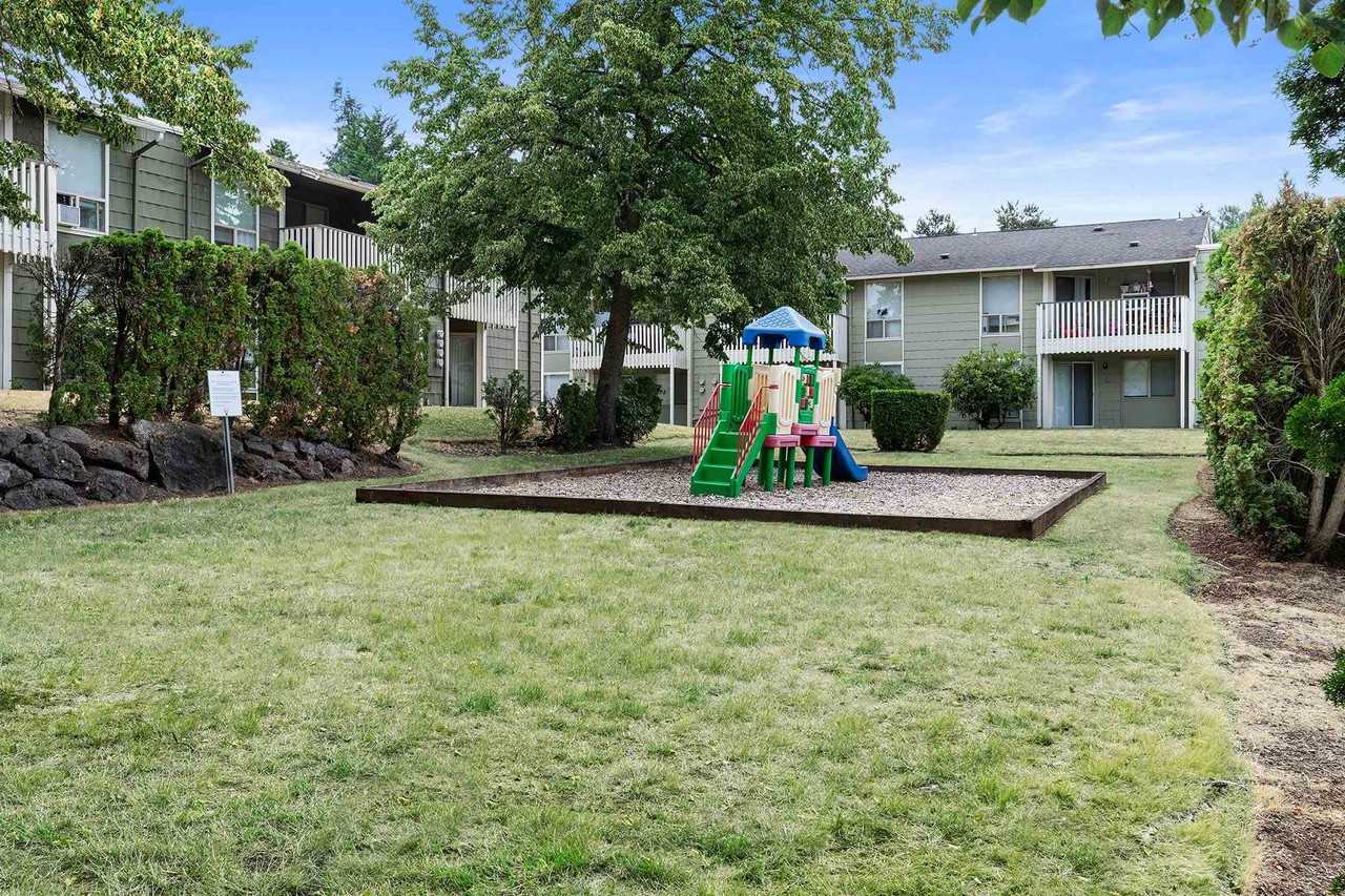 2580 S Meridian #16B - Photo 3 of 50