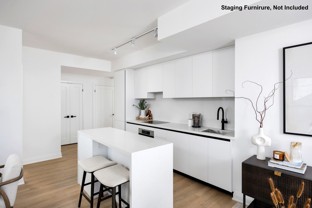 Burnhamthorpe Rd E & Hurontario St #1307 - Photo 1 of 1
