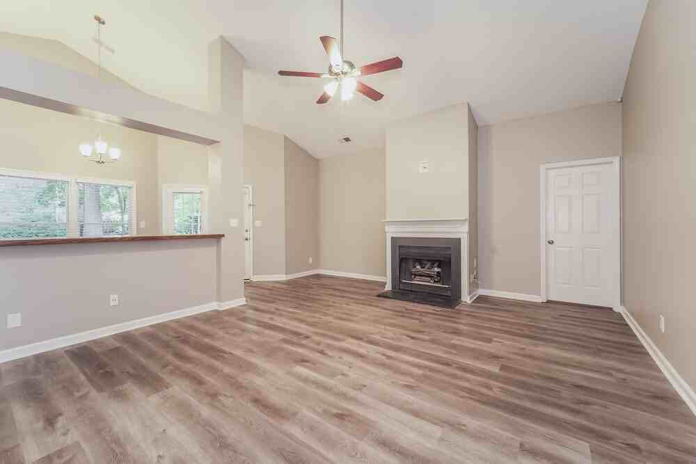 7722 Bridle Ct - Photo 5 of 16