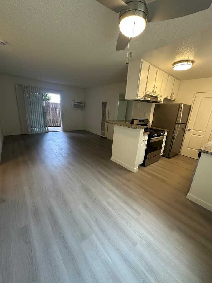 8602 Chapman Ave - Photo 6 of 30