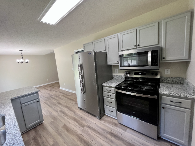 127 Daphne Dr - Photo 2 of 10