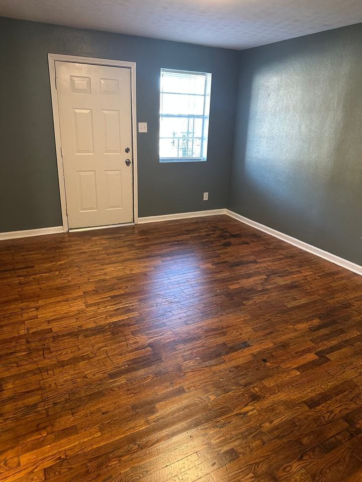 717 Jefferson Ave - Photo 4 of 10