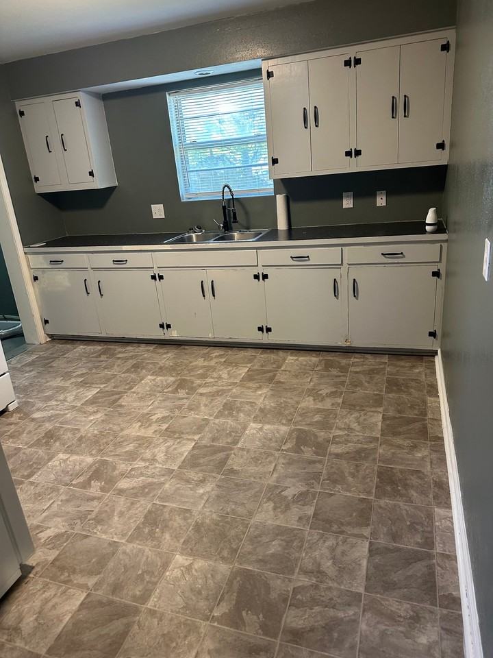 717 Jefferson Ave - Photo 5 of 10