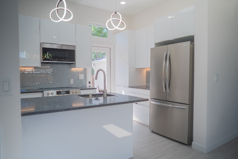 438 State St #B - Photo 3 of 18
