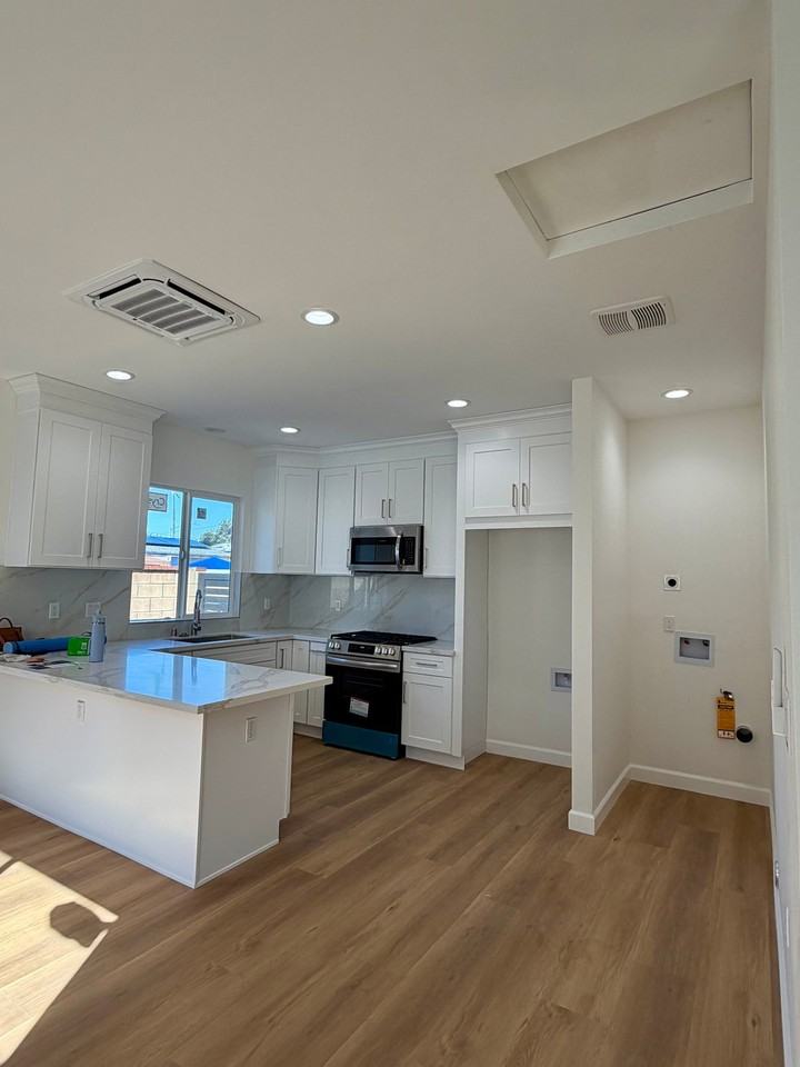 625 W Woodcrest Ave #B - Photo 3 of 9