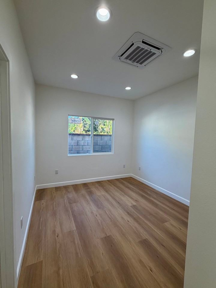 625 W Woodcrest Ave #B - Photo 5 of 9