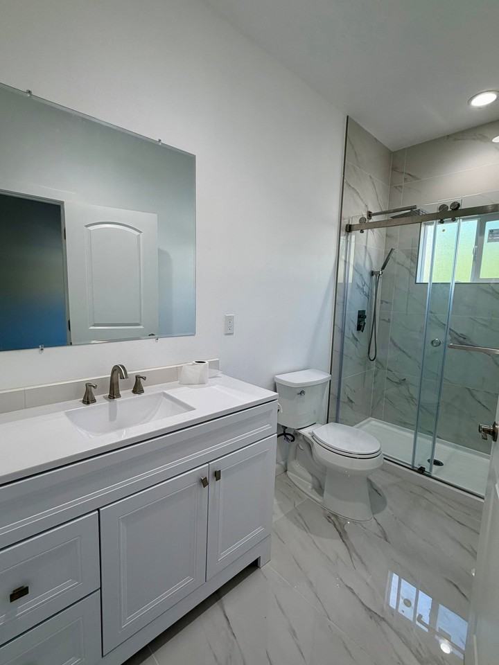 625 W Woodcrest Ave #B - Photo 6 of 9