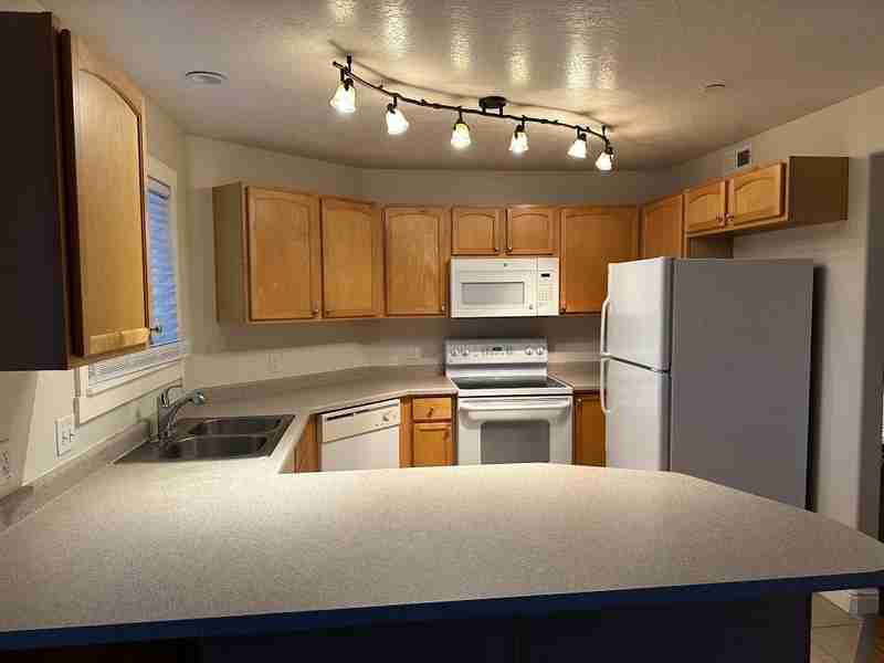 160 W Daybreak Ln - Photo 3 of 31