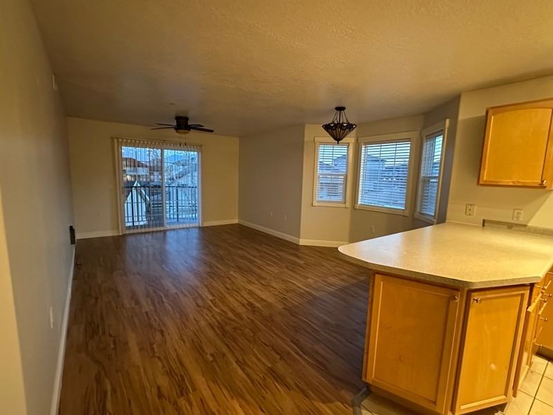 160 W Daybreak Ln - Photo 5 of 31