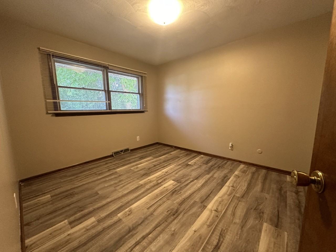 5 Suburban Ct - Photo 6 of 15
