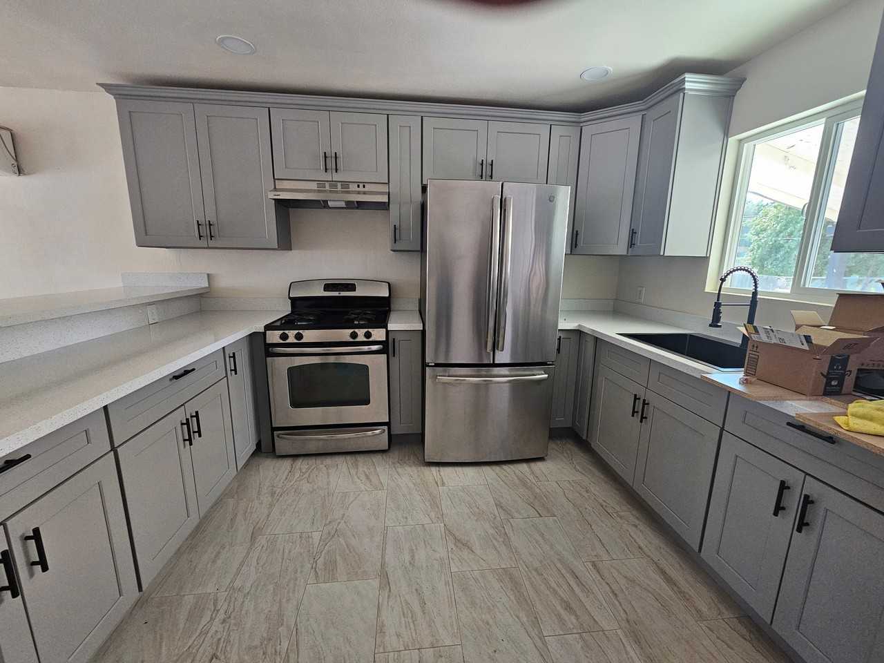 709 Clinton St - Photo 6 of 8