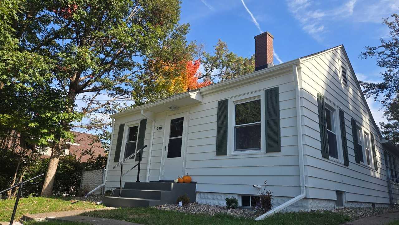 910 25th St - Photo 2 of 15