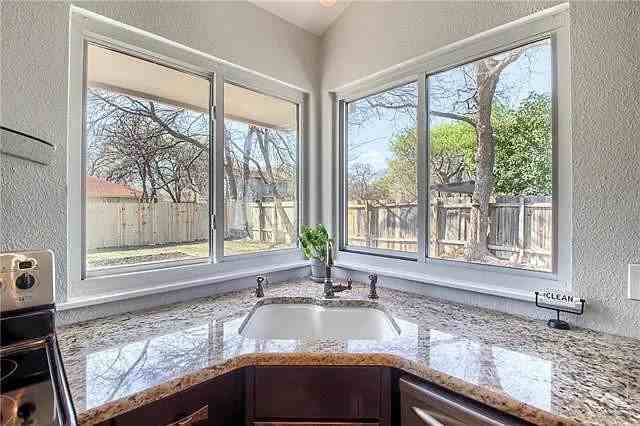 507 Dove Creek Dr - Photo 3 of 14
