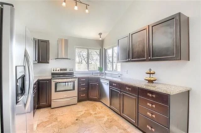507 Dove Creek Dr - Photo 4 of 14