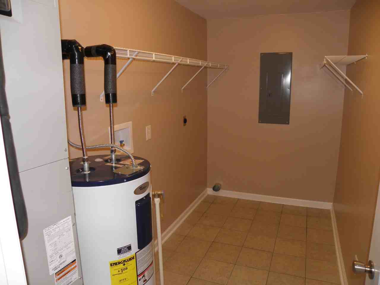 712 Cedar St - Photo 4 of 11
