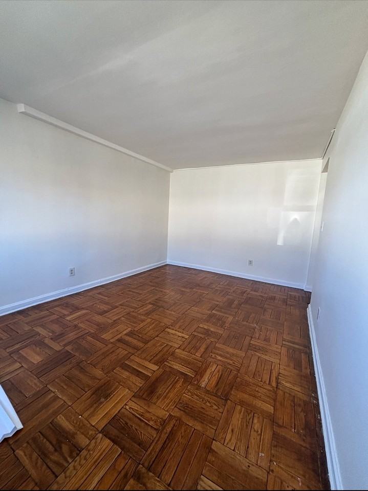 235 Throggs Neck Blvd #1 - Photo 3 of 4