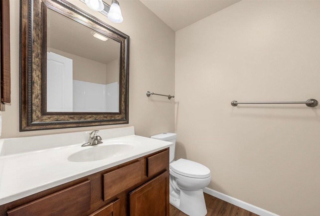1492 Burr Dr - Photo 4 of 20