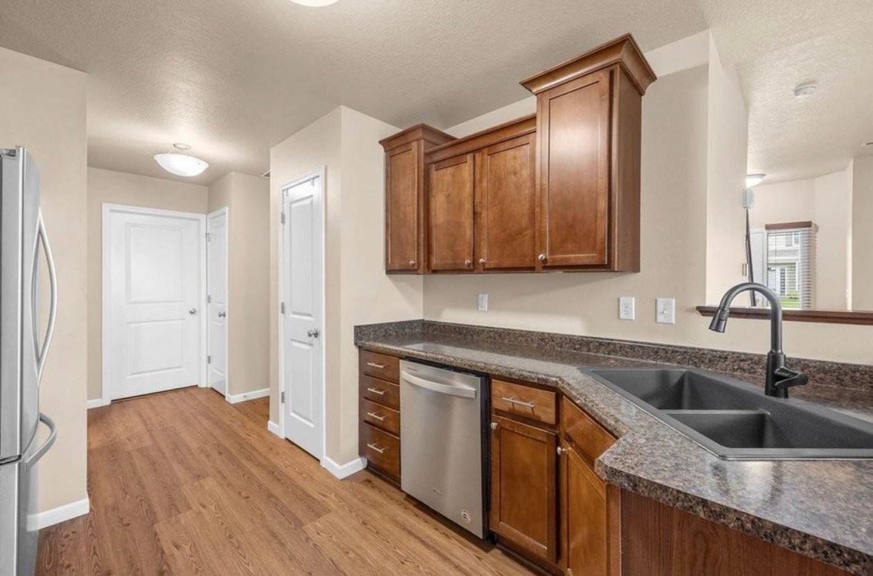 1492 Burr Dr - Photo 7 of 20