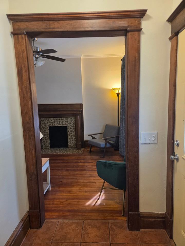 4023 Mcgee St - Photo 4 of 17