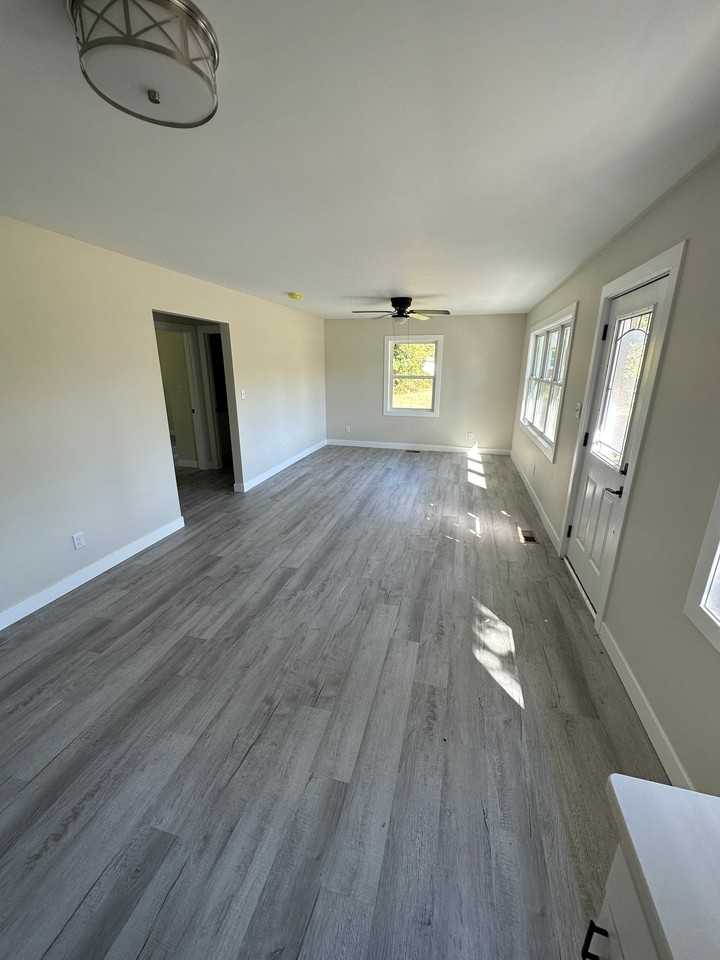 2520 Arizona Ave - Photo 2 of 13
